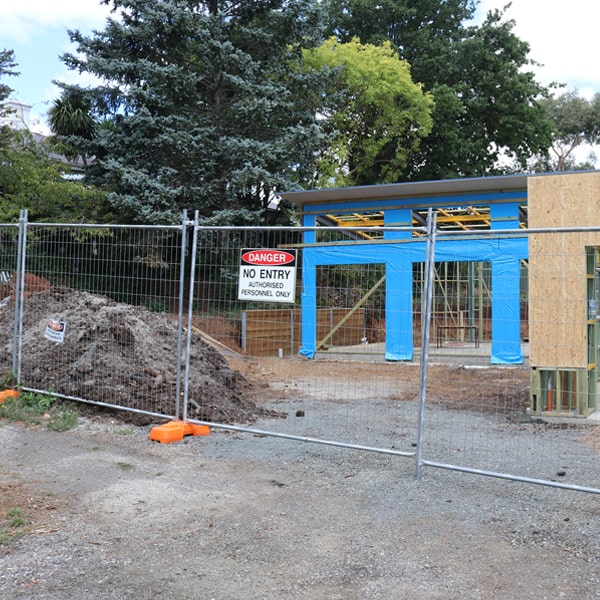 do you deliver and install temporary fencing and what's the price for this in Lake Ozark